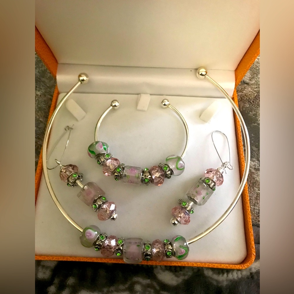 Choker necklace, earrings & bracelet set